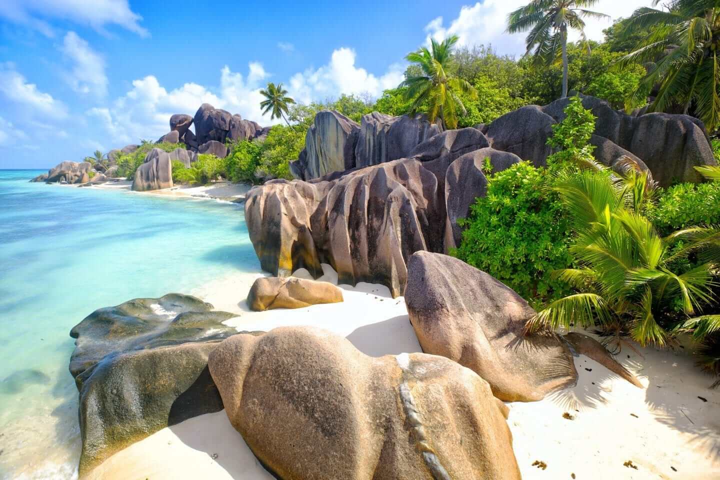 ISLAND HOPPING IN SEYCHELLES 