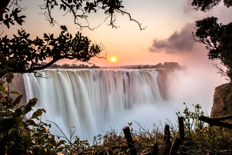 MIGHTY VICTORIA FALLS TOUR 