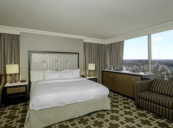 Hilton Niagara Falls/Fallsview Hotel & Suites